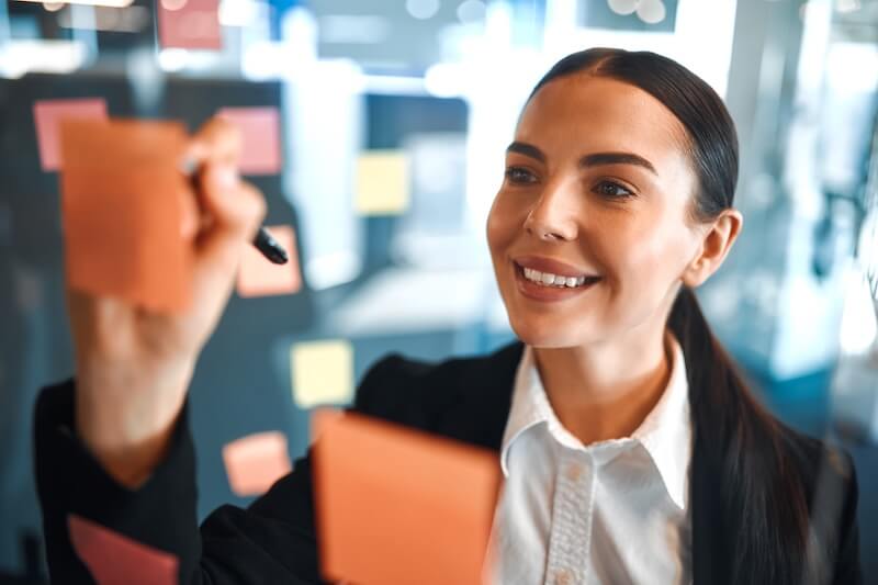 woman-planning-strategy business woman planning with sticky notes